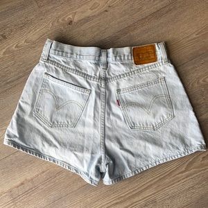 Levi’s Lightwash Jean Shorts